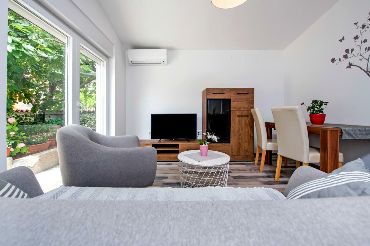 Paola Cozy Apartment Ρόβινι Εξωτερικό φωτογραφία