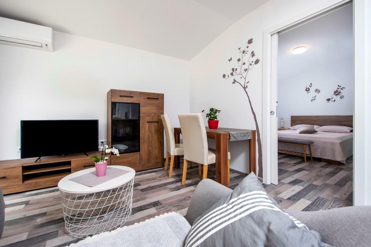 Paola Cozy Apartment Ρόβινι Εξωτερικό φωτογραφία